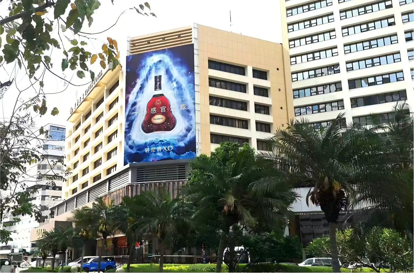 全场景媒体整合投放 - 地标大牌 · 航司媒体 · 机场高铁 · 商圈LED